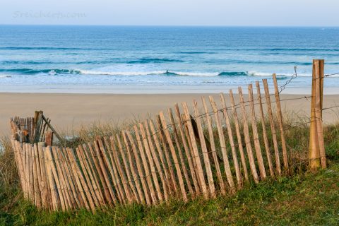 Blick über den Strand am Pointe de Toulinguet, Crozon, Bretagne