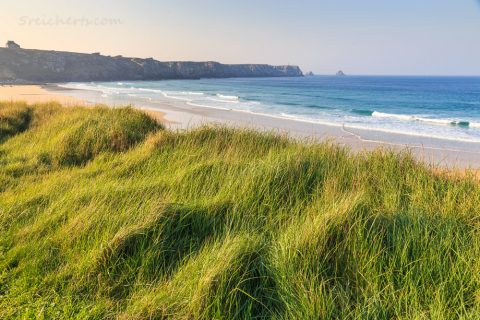 Blick über den Strand am Pointe de Toulinguet, Crozon, Bretagne