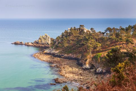 Blick zur Halbinsel am Pointe de St.-Hernot, Bretagne
