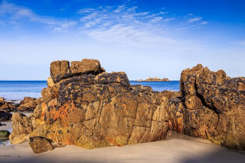 Strand und Felsen bei Trezien
