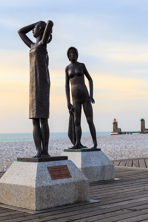 Skulpturen auf der Strandpromenade von Fecamp, Normandie