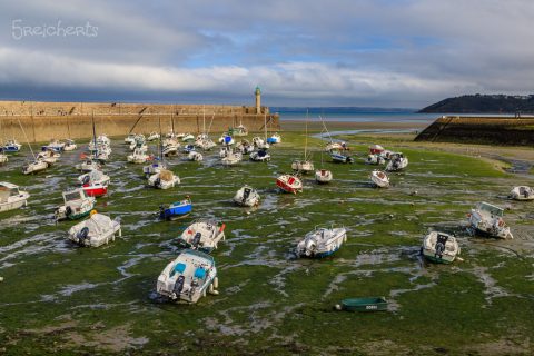 Der Hafen von Binic bei Ebbe