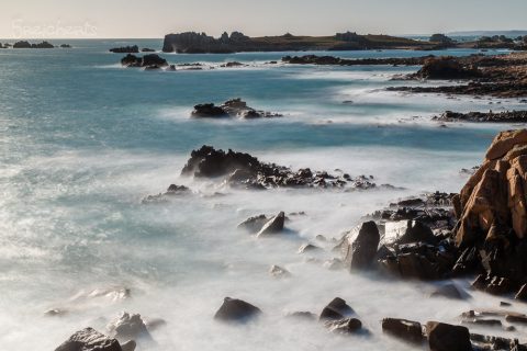 Langzeitbelichtung am nördlichen Ende der Insel Brehat