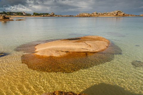 Felsen bei Flut, das Wasser so klar, Ile Renote, Tregastel
