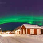 Kräftiges Nordlicht, wie hier ein Bogen in Schwedisch Lappland hat meist deutliche sichtbare Struktur