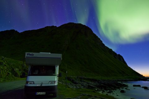 Nordlicht und Wohnmobil