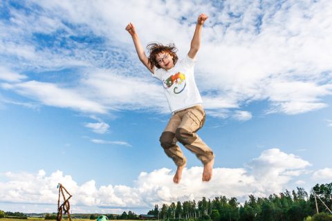 Springen auf dem Trampolin