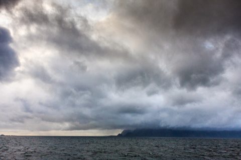 Regenwolken auf der Fährfahrt