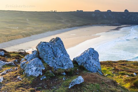 Blick über den Strand am Pointe de Toulinguet, Crozon, Bretagne