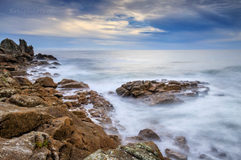 Langzeitbelichtung an der Felsenküste, Lesconil, Bretagne