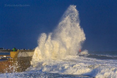 Regenwetter und Abendsonne - so macht Wellenfotografie Spaß