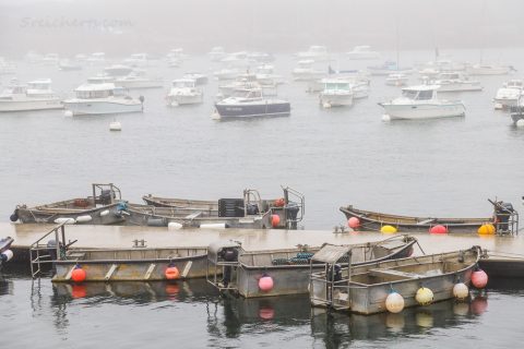 Der Hafen von Le Conquet im Nebel