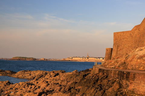 Blick nach Saint Malo Küstenwanderpfad GR34 bei Dinard