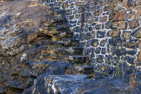Die Treppe versucht dem Meer standzuhalten