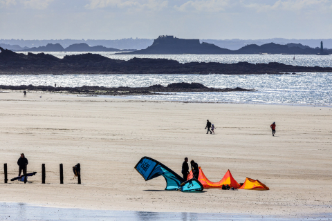 Silhouette mit Farbtupfer, Saint Malo