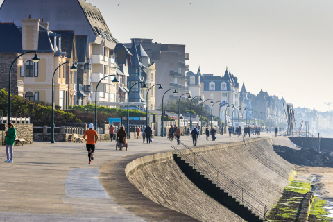 Paremé, Promende