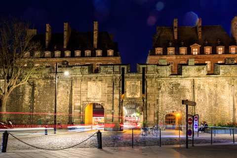 Saint Malo in der Nacht