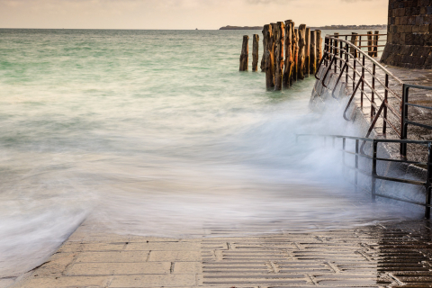Wellen in Saint Malo