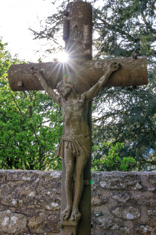 Jesuskreuz an der Kirche