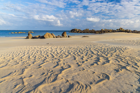 Muster im Sand nach Wind, Plage des Amiets