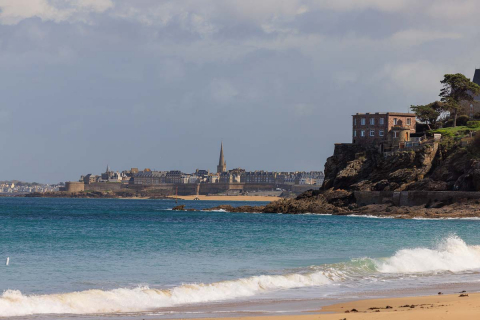 Auf dem Wanderweg Richtung Dinard mit Blick nach Saint Malo