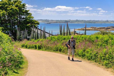 Gunter beim Wandern in der Mittagssonne