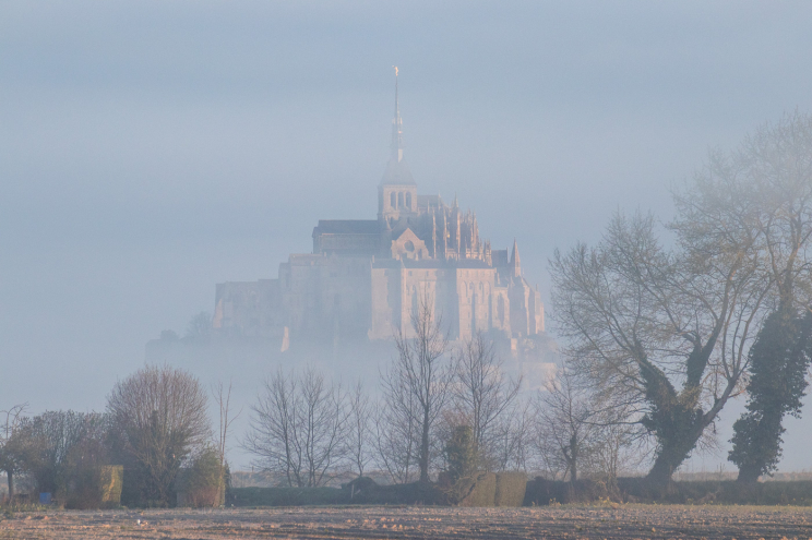 Mont Saint Michel im Morgennebel