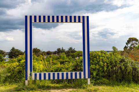 Kunst von Daniel Buren auf der Ile d'Arz