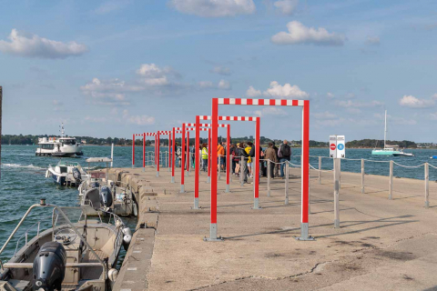 Kunst von Daniel Buren auf der Ile d'Arz