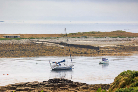 Boote vor der Insel Molene