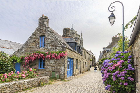 Locronan im Sommer, Finistère