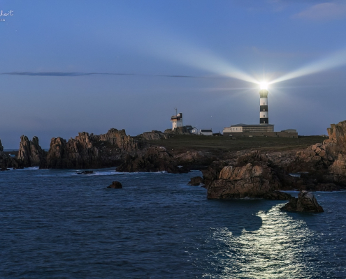 Die Lichtstrahlen des Leuchtturms Creac'hs