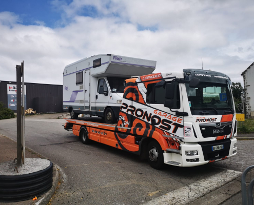 Wohnmobil wird abgeschleppt, Bretagne