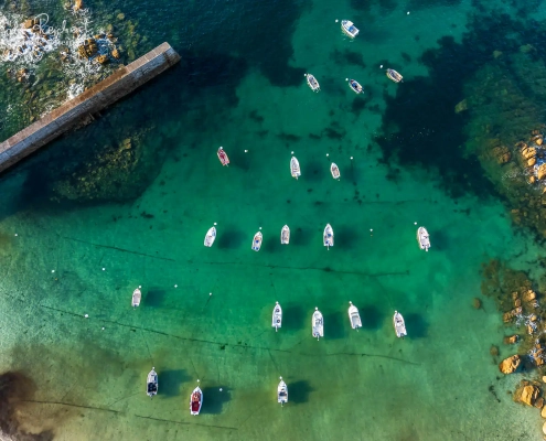 Drohnenfoto Boote im Hafen, Bretagne