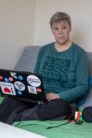 Gabi Reichert sichert die Fotos auf Reisen