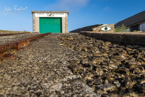 Auge in Camaret, mit Seenotrettungsstation