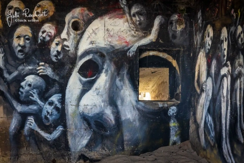Kunst als Mahung im Bunker von Ploudalmezeau